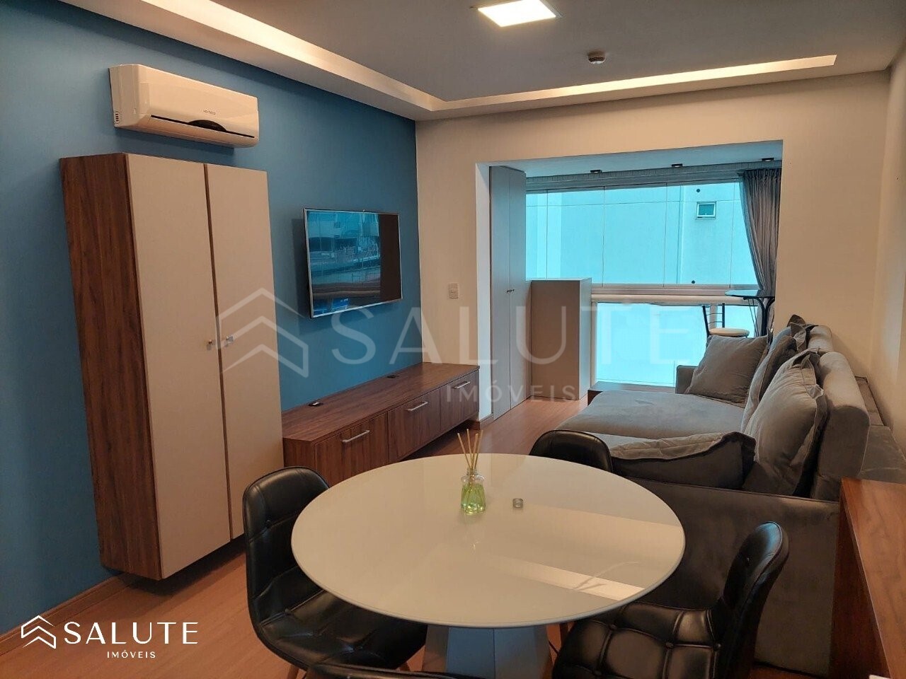 Apartamento aluguel anual 1 dormitório Pioneiros.