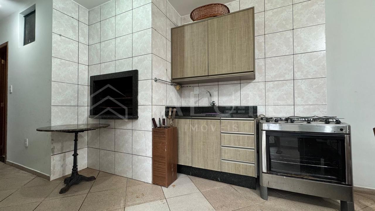 Casa aluguel anual 4 dormitórios em Pioneiros