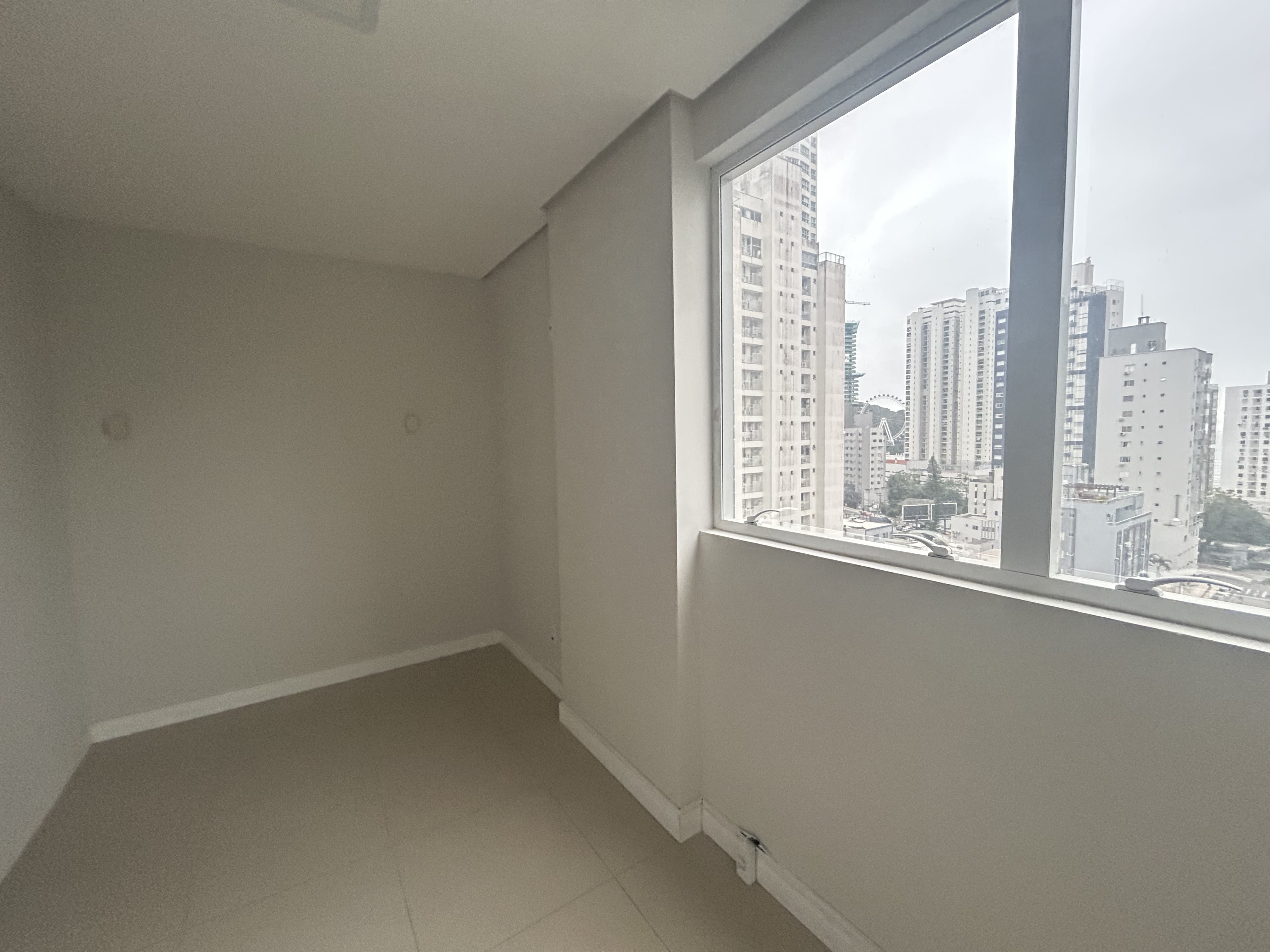 Sala Comercial aluguel anual 43 m² em Balneário Camboriú