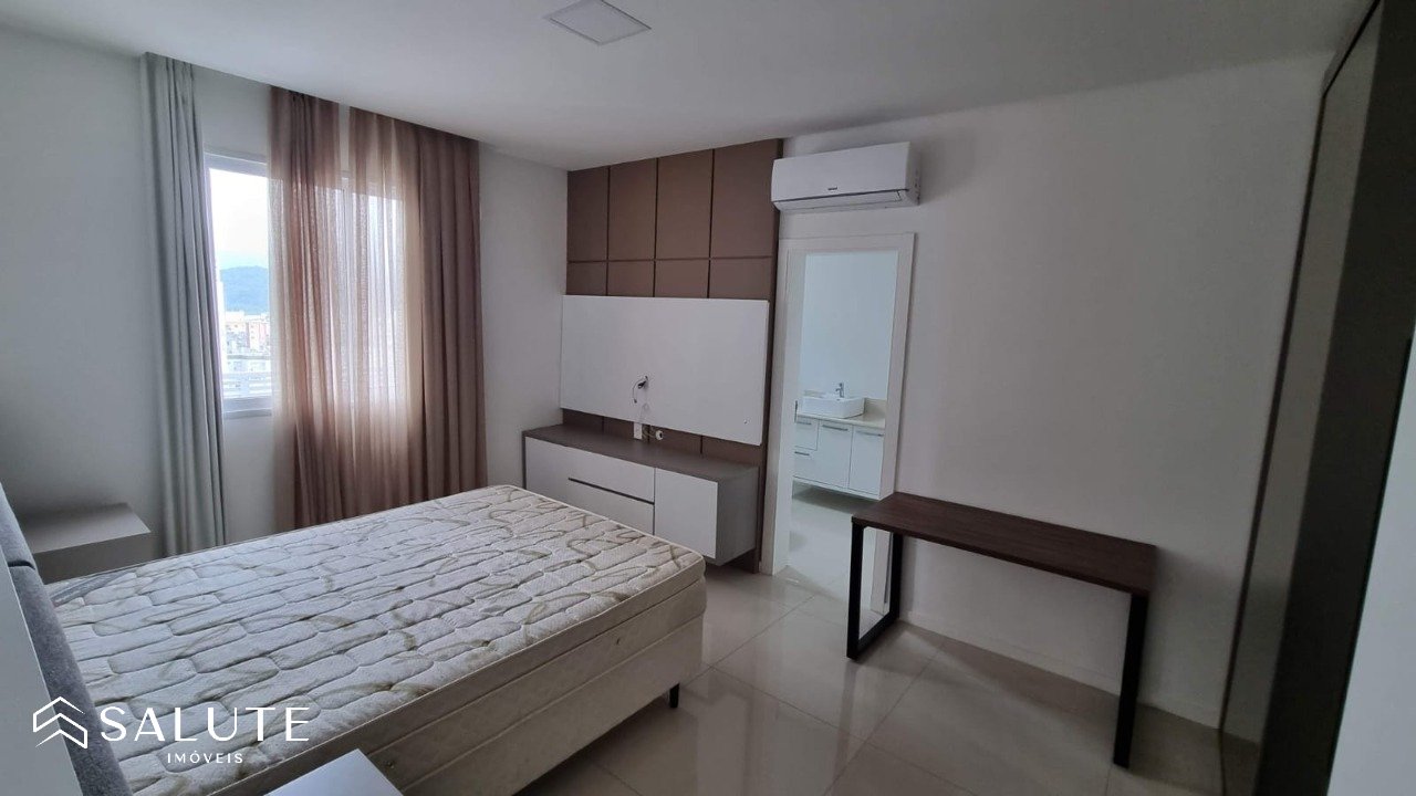 Apartamento à venda com 3 suítes na Barra Sul
