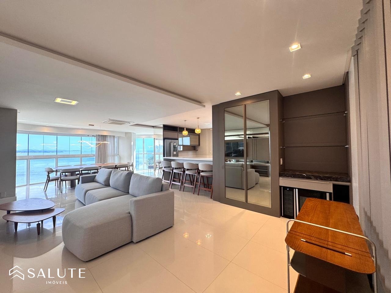 Apartamento aluguel anual 4 suítes frente mar