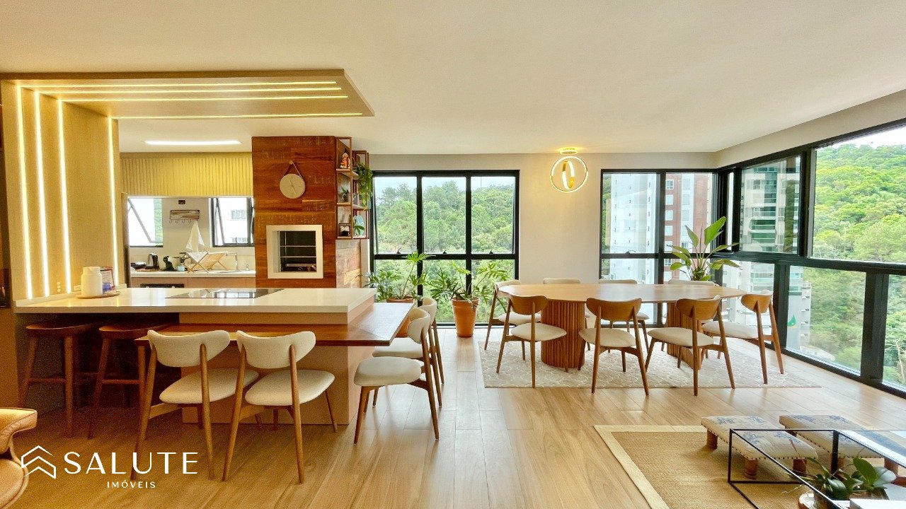 Apartamento aluguel anual 3 suítes em Pioneiros