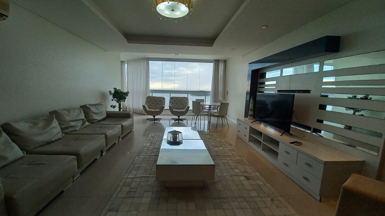 Apartamento aluguel anual 3 suítes no Centro