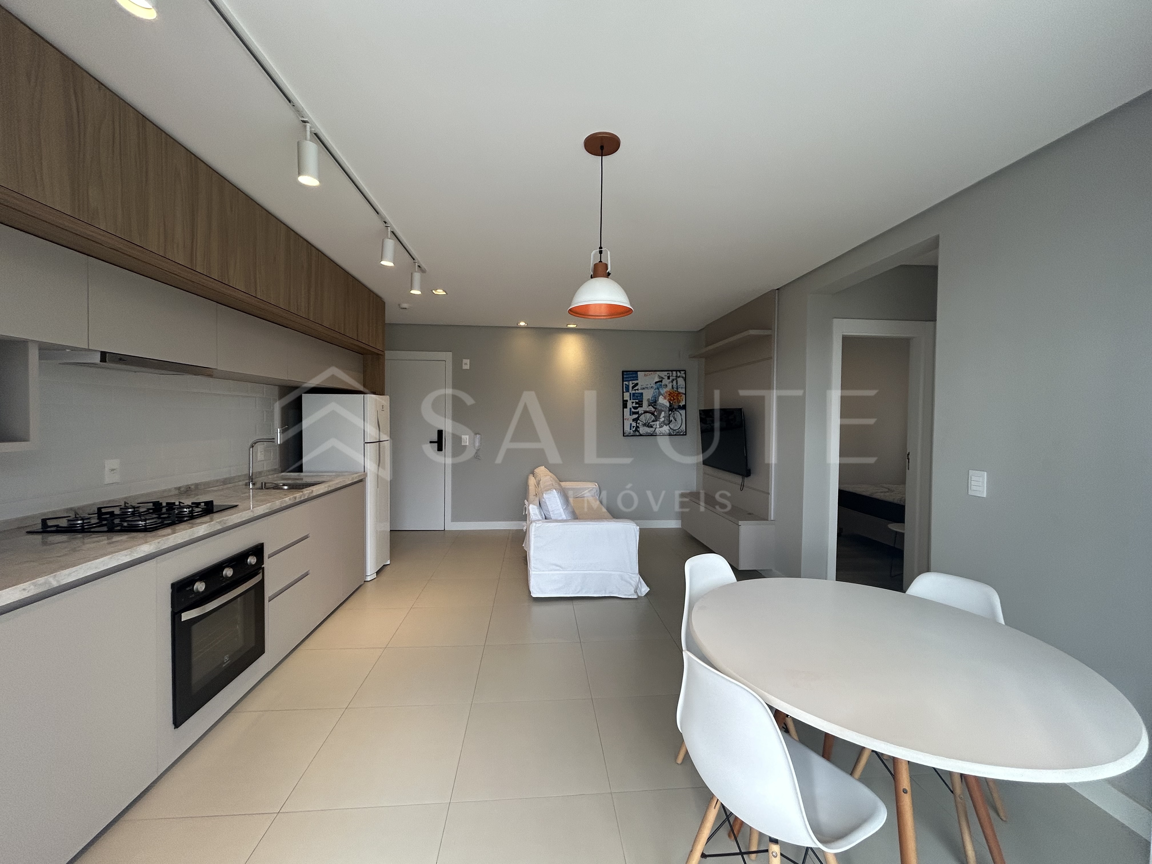 Apartamento locação anual 2 dorm. na Praia Brava