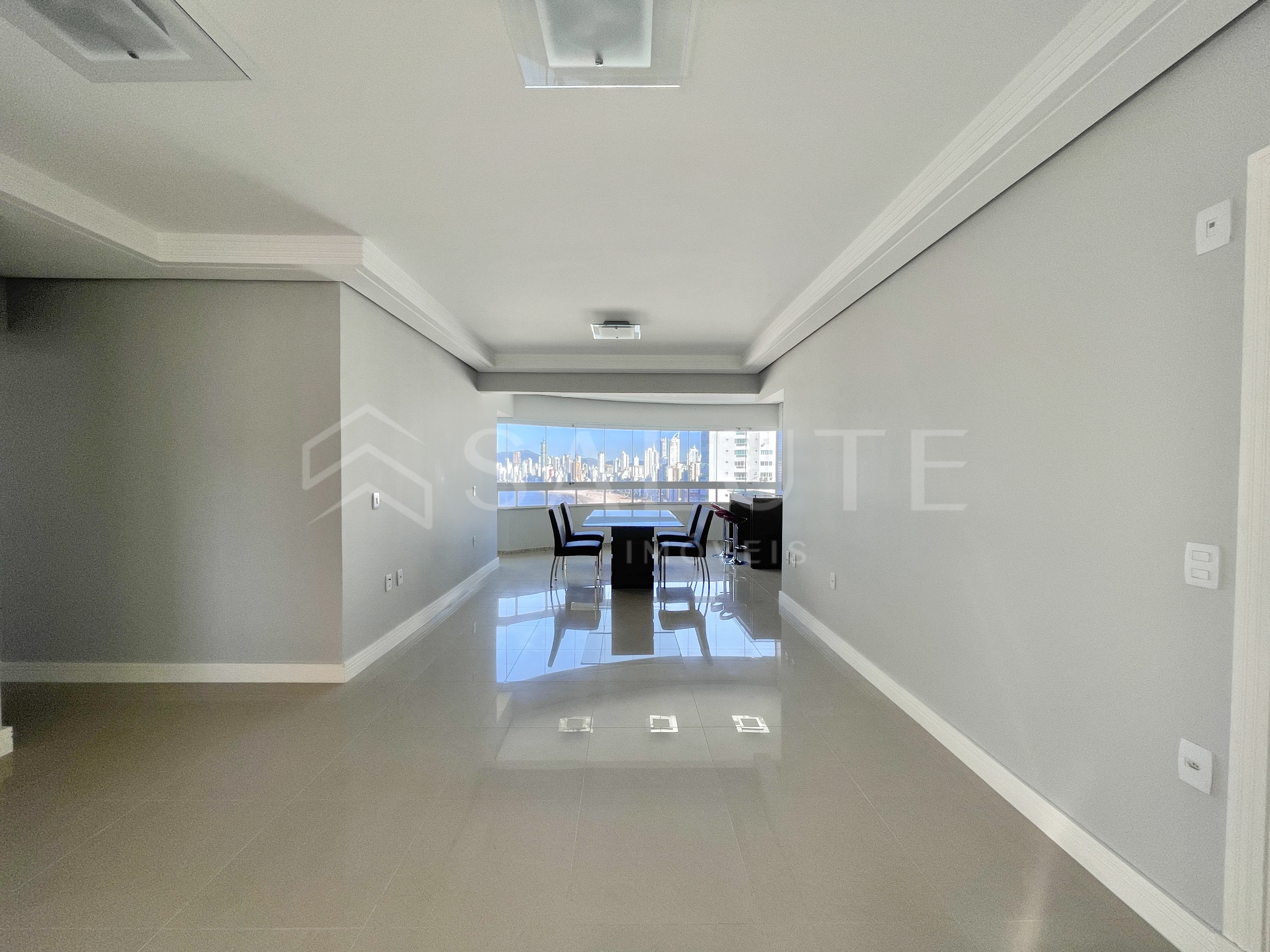 Apartamento à venda 3 suítes no Centro