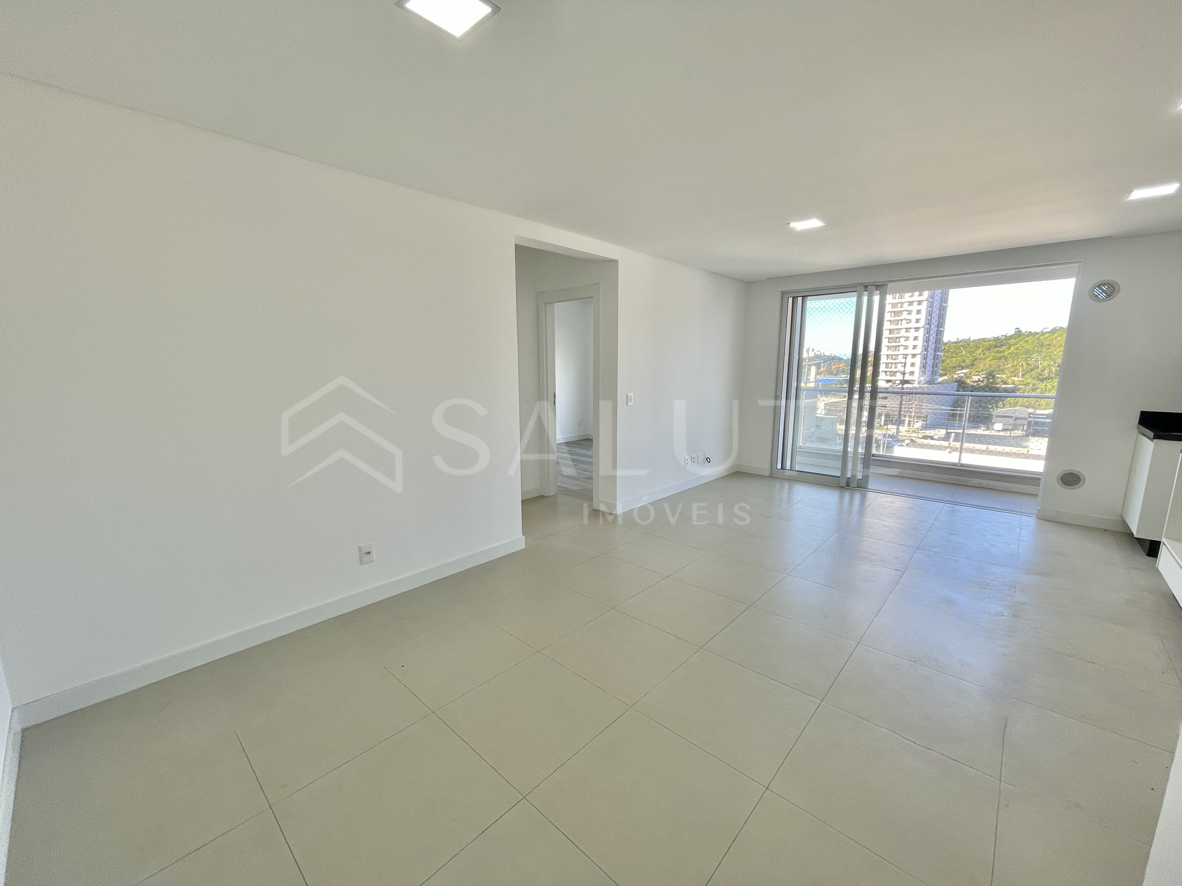 Apartamento aluguel anual 2 dormitórios na Praia Brava de Itajaí