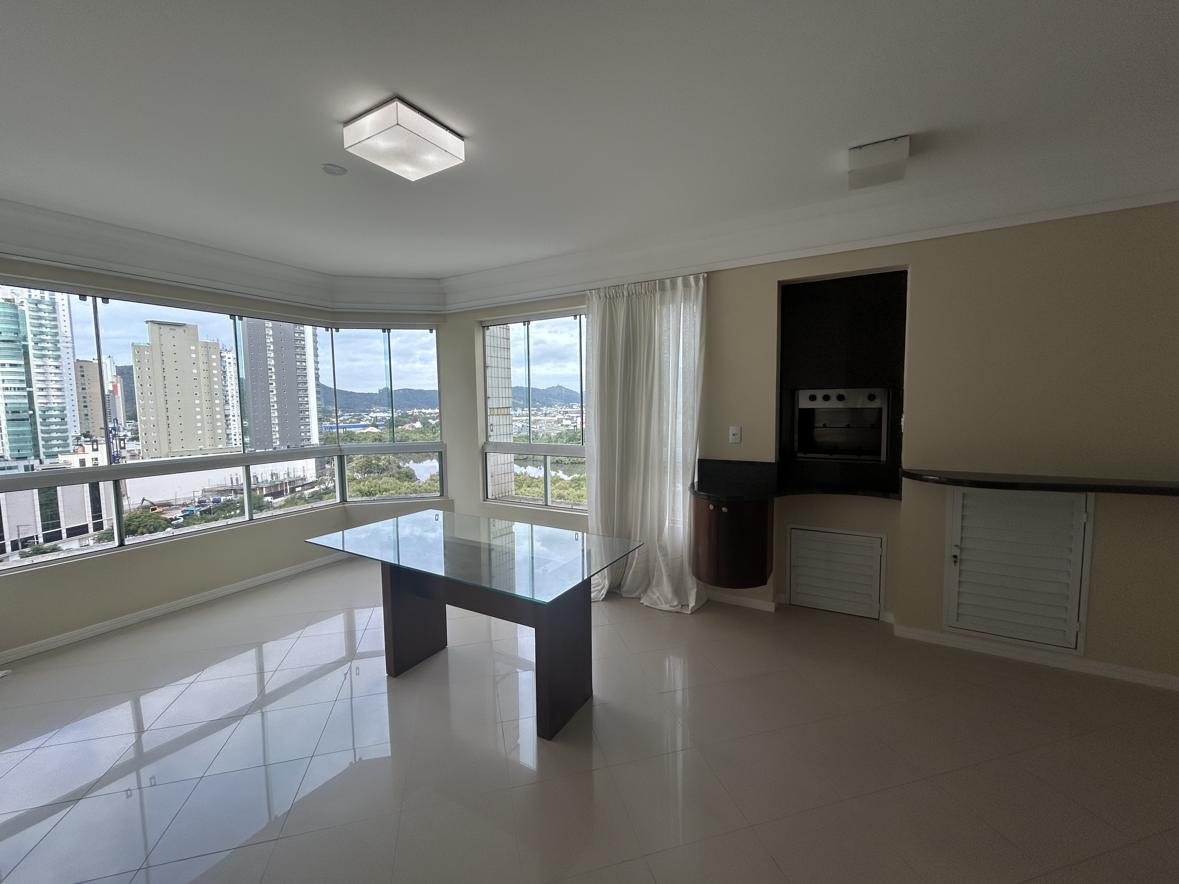 Apartamento à venda 2 suítes no Centro