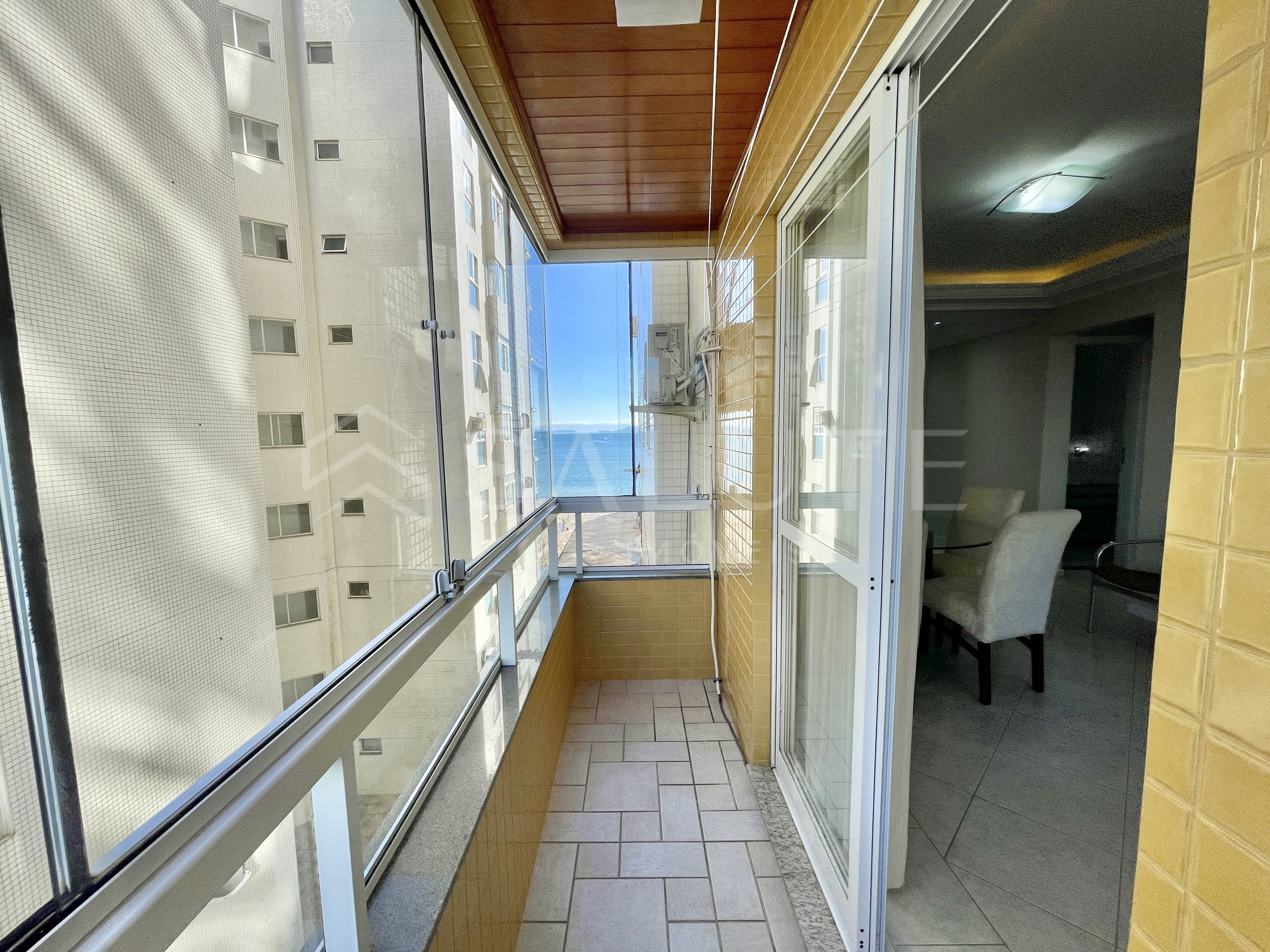 Apartamento aluguel anual 2 dormitórios no Centro