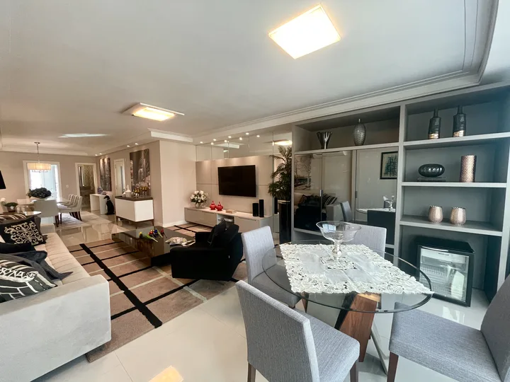 Apartamento à venda 3 suítes no Centro