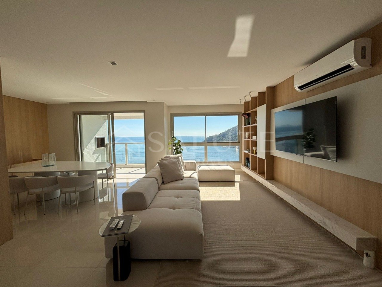 Apartamento á venda 4 Suítes na Barra Sul
