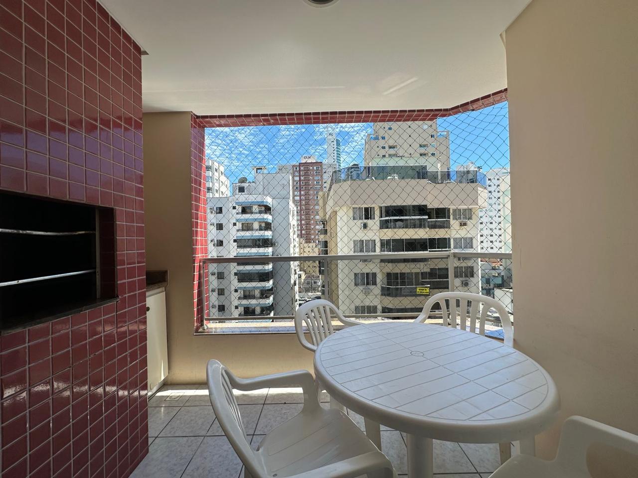 Apartamento aluguel anual 2 dormitórios na Barra norte