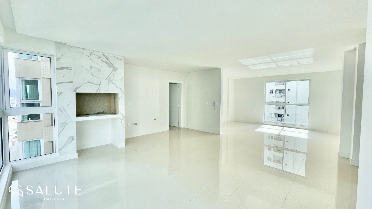 Apartamento com 3 suítes à venda no Centro