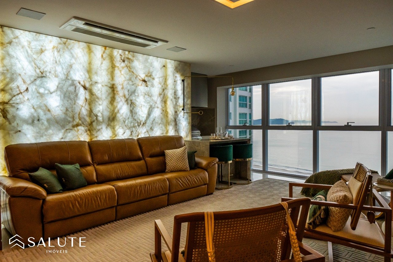 Apartamento locação anual 4 Suítes na Barra Sul