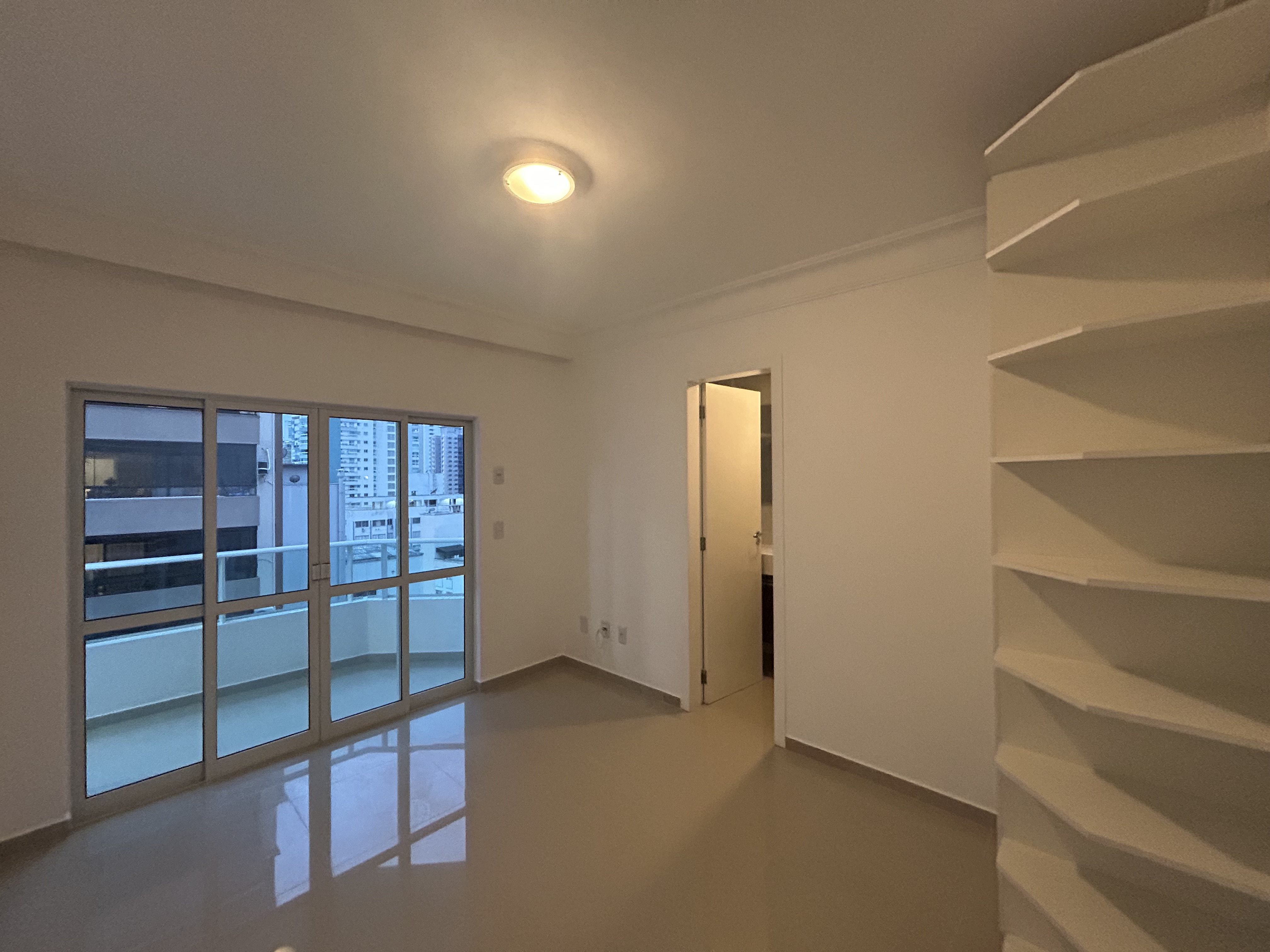 Apartamento aluguel anual 2 dormitórios na Barra Norte
