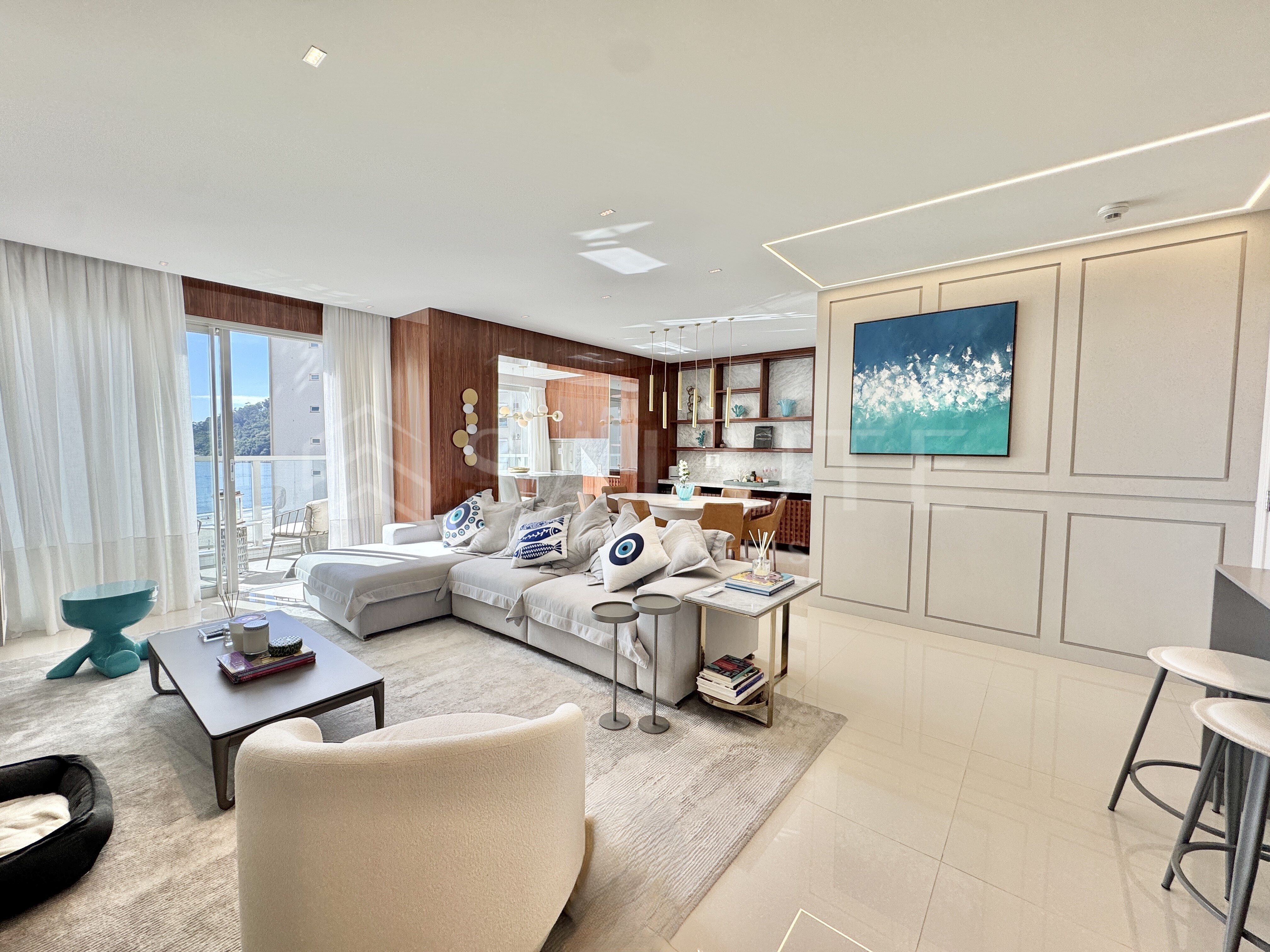 Apartamento diferenciado aluguel anual 4 suítes na Barra Sul