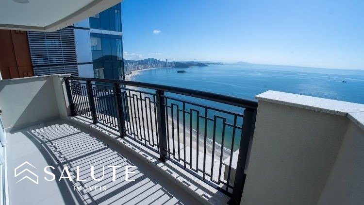 Apartamento à venda 5 Suítes na Barra Sul