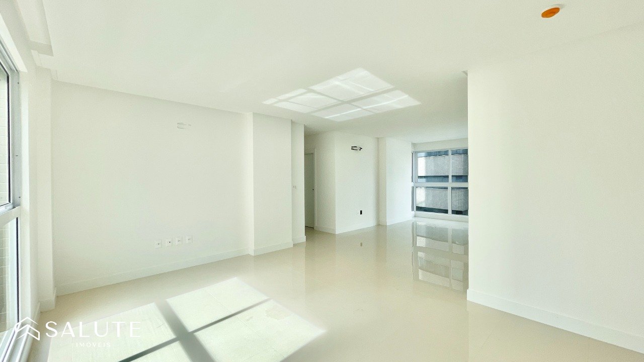 Apartamento com 3 suítes à venda no Centro