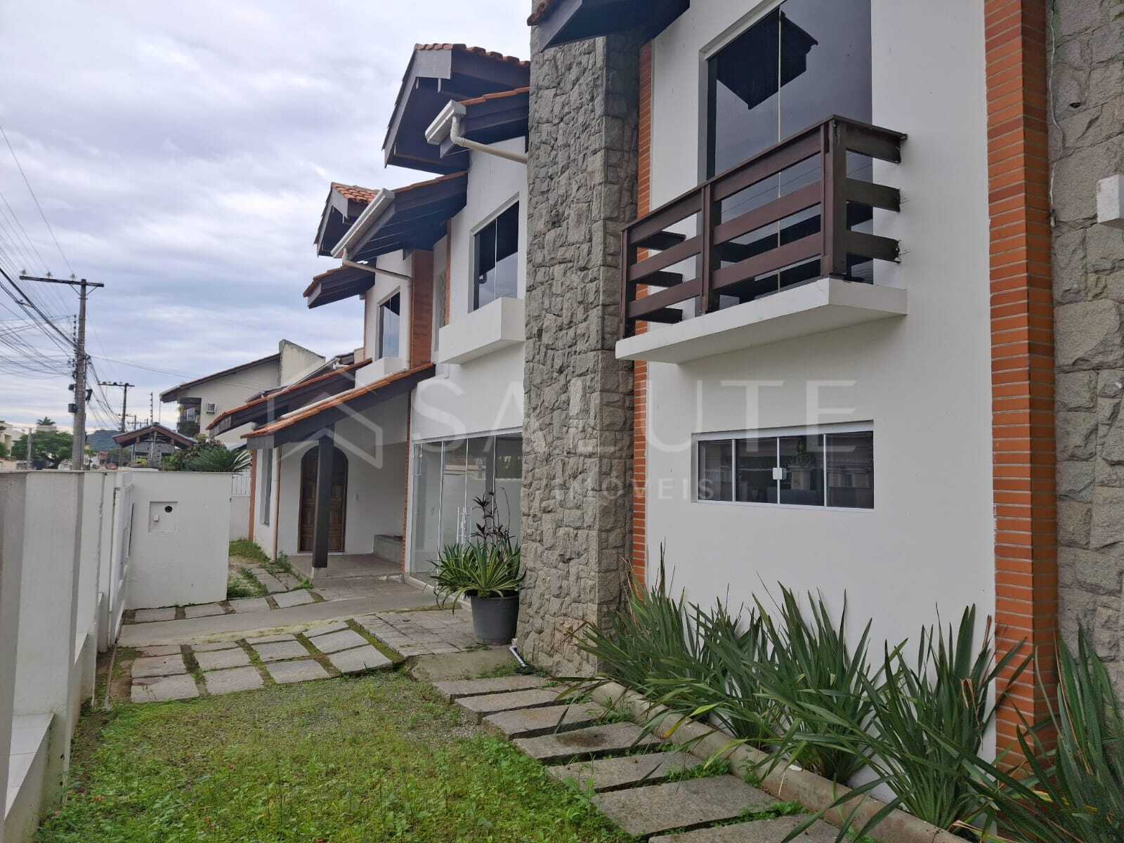 Casa comercial aluguel anual 4 dormitórios no Centro