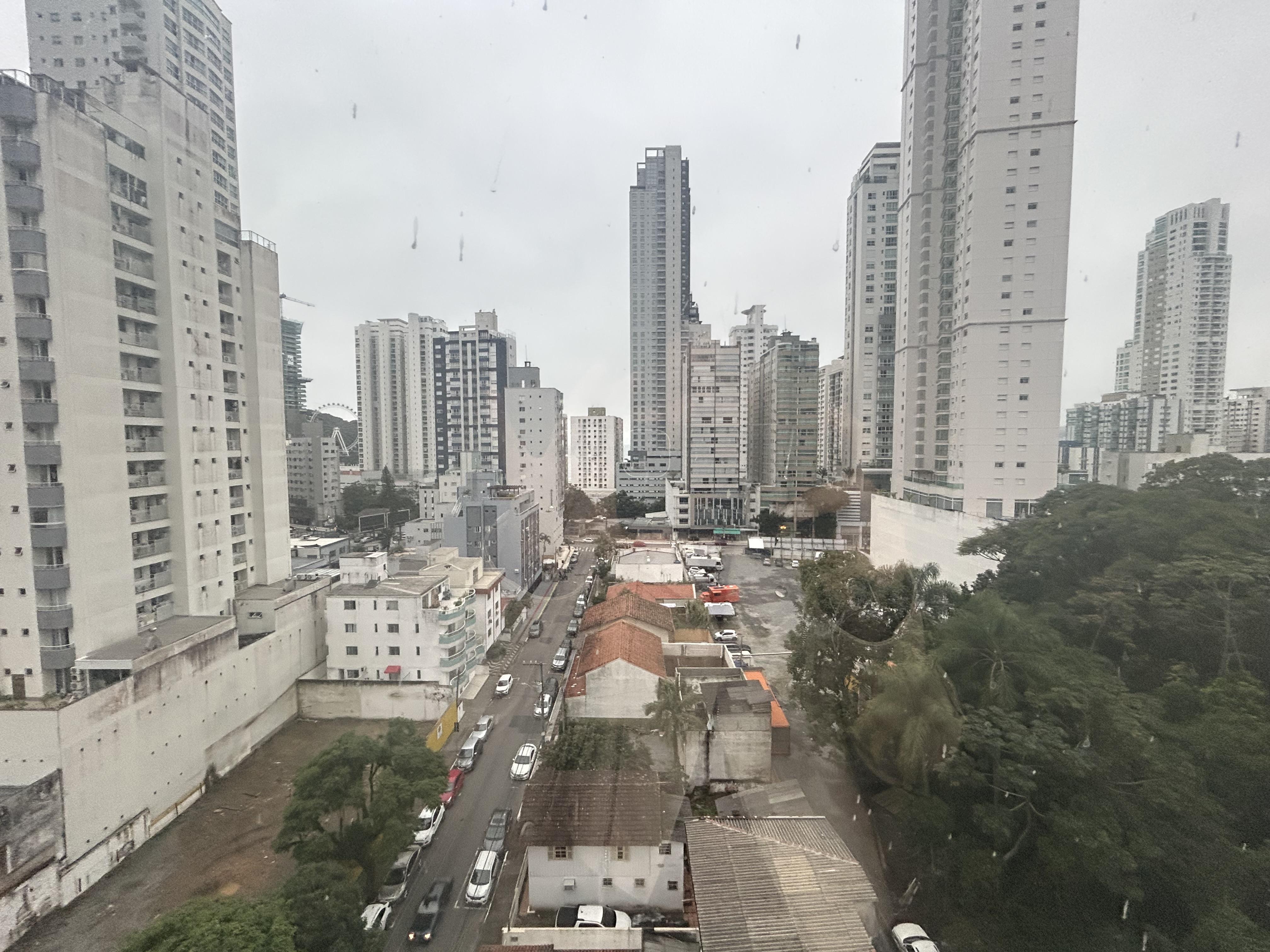 Sala Comercial aluguel anual 43 m² em Balneário Camboriú