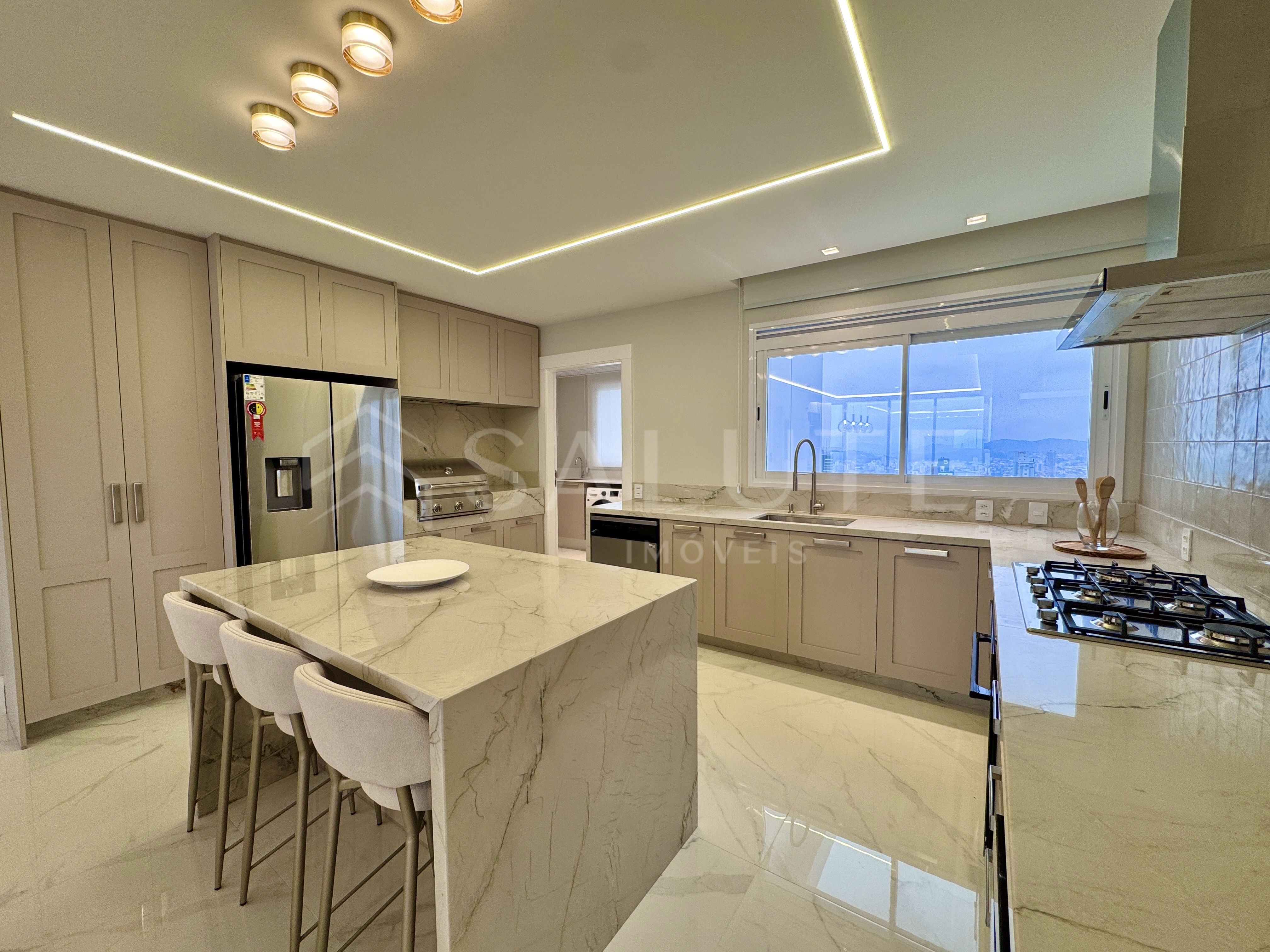 Apartamento aluguel anual 4 suítes na Barra Norte
