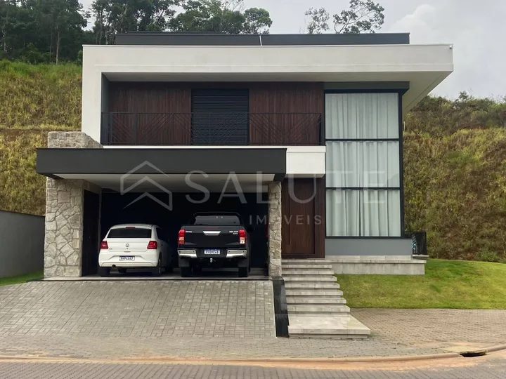 Casa em Condomínio à venda 4 suítes no Centro