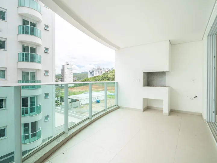 Apartamento à venda 3 suítes na Praia Brava
