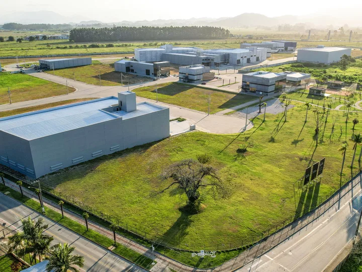 Terreno em Condomínio à venda no Jardim Dourado