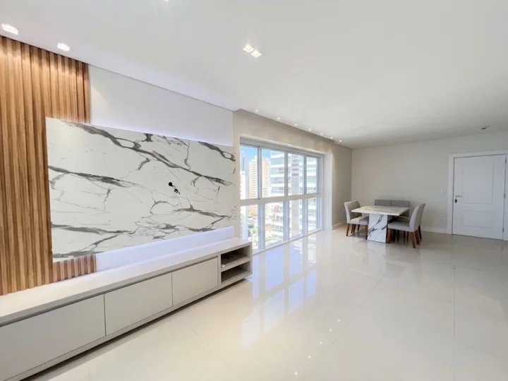 Apartamento aluguel anual 4 suítes no Centro