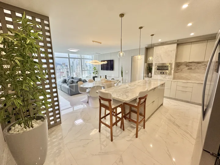 Apartamento à venda 3 suítes no Centro