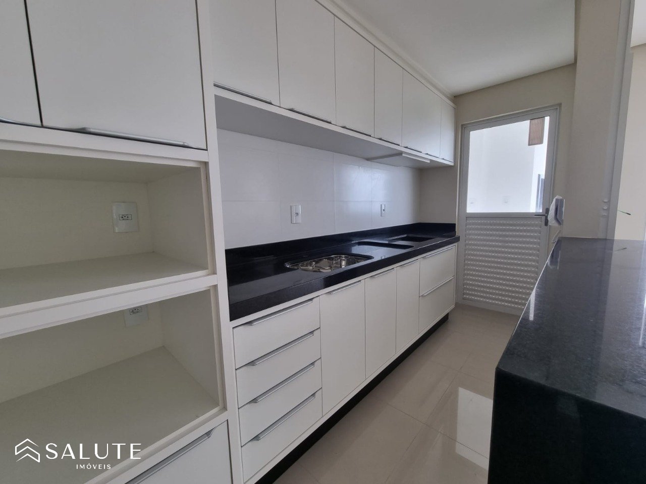 Apartamento à venda com 3 suítes em Navegantes