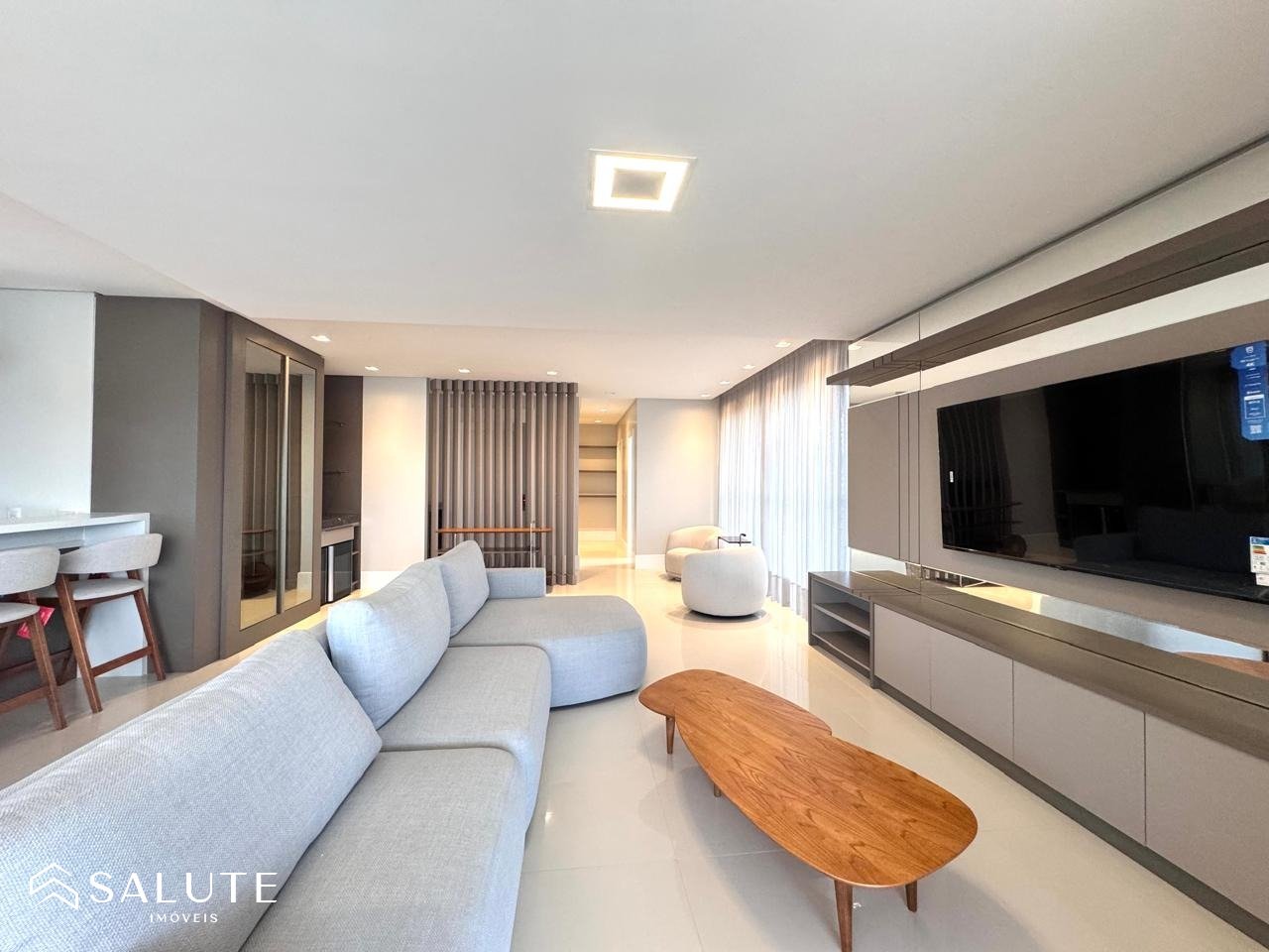 Apartamento aluguel anual 4 suítes frente mar