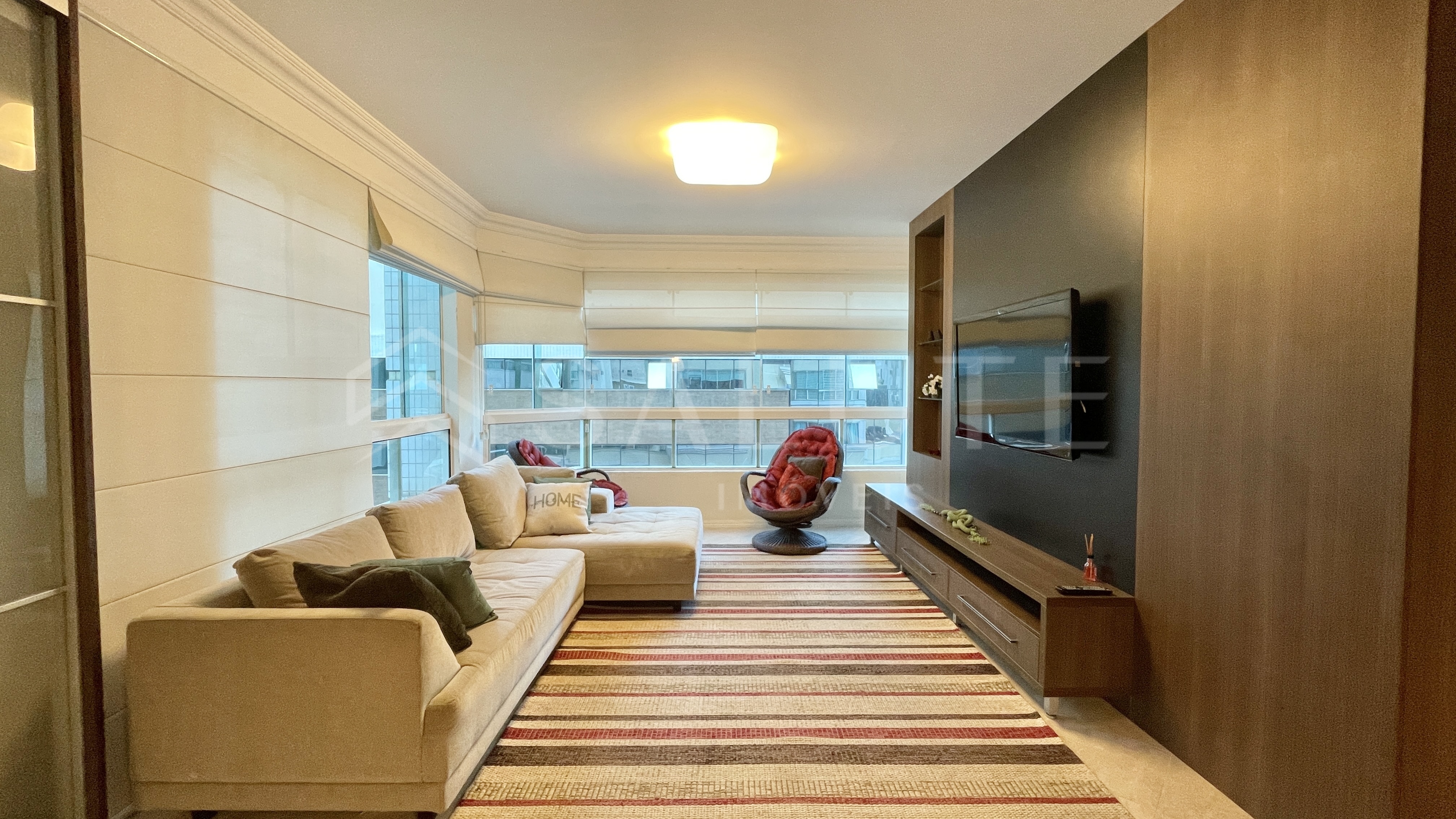 Apartamento á venda com 3 dormitórios Barra Sul.