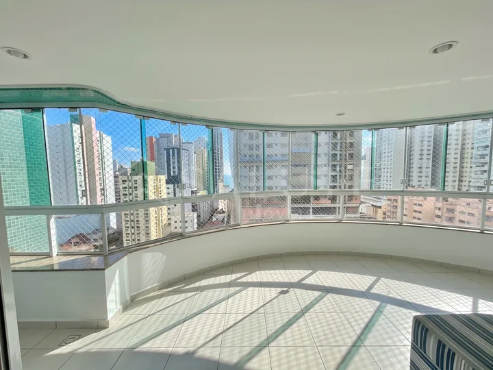 Apartamento para aluguel anual 3 suítes no Centro