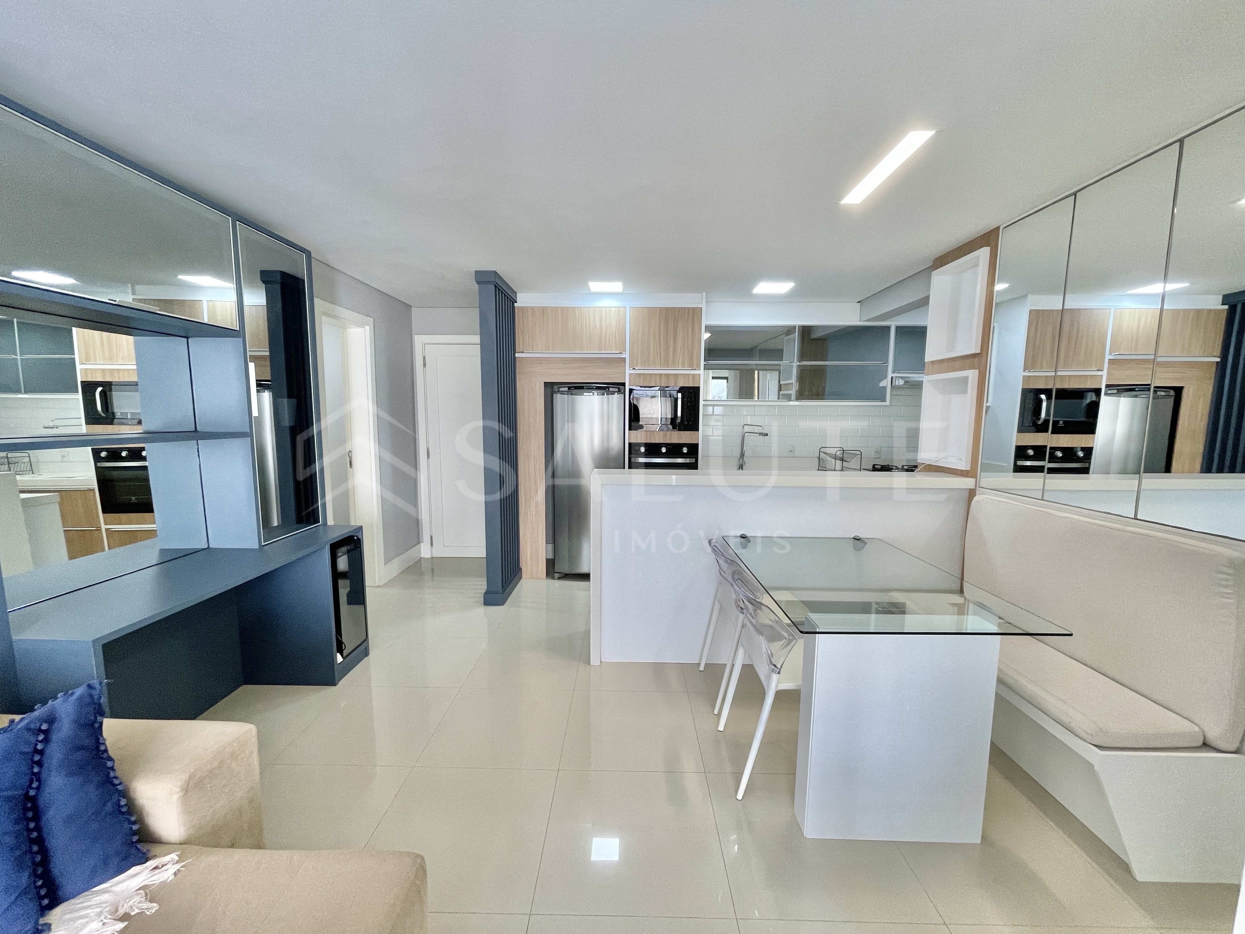 Apartamento aluguel anual 2 dormitórios na Praia dos Amores