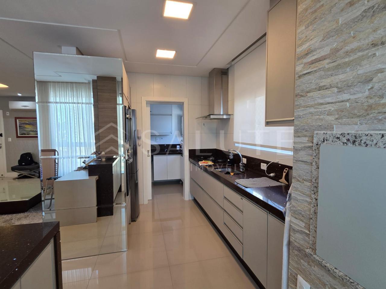 Apartamento à venda 3 suítes no Centro