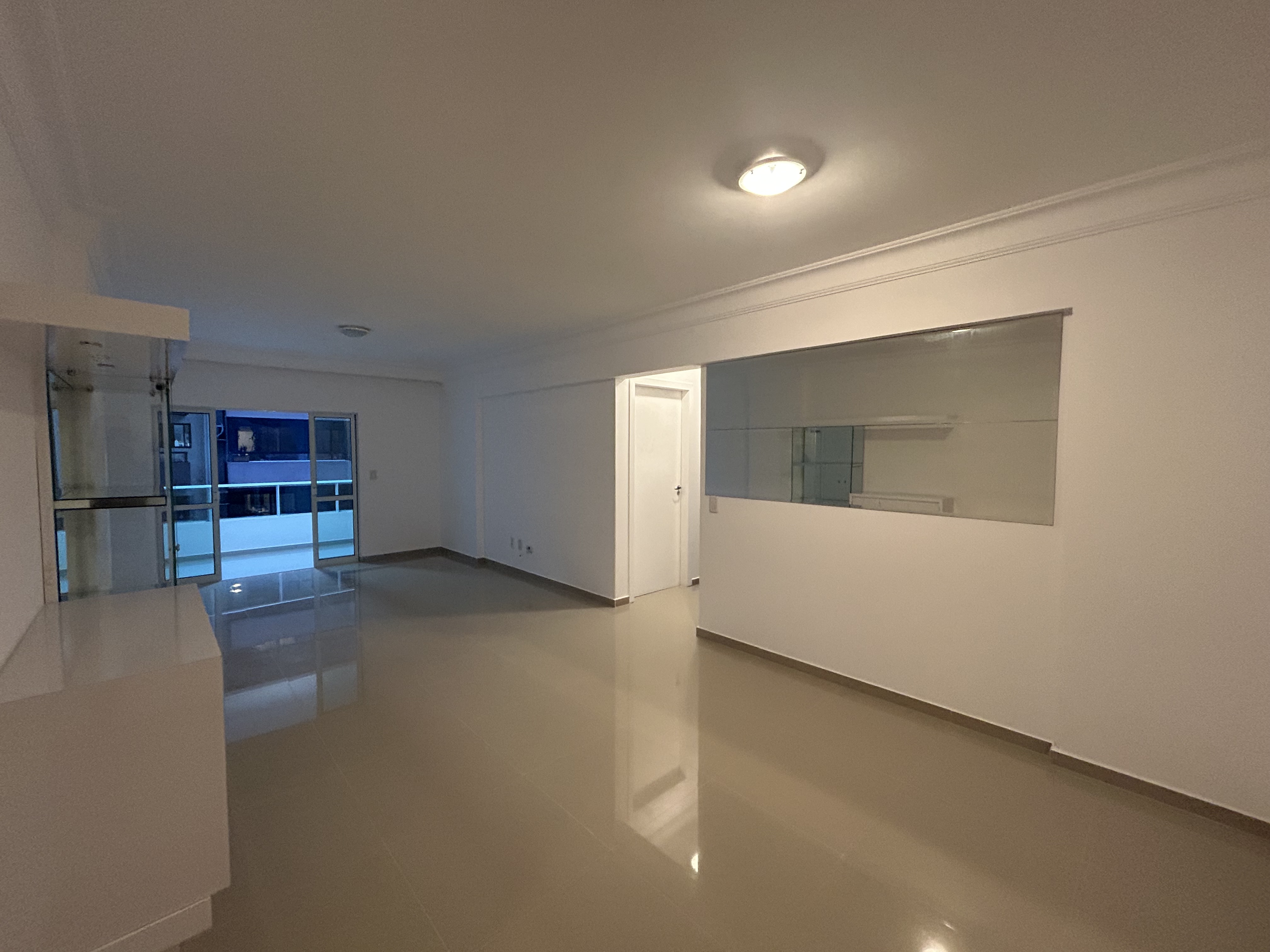 Apartamento aluguel anual 2 dormitórios na Barra Norte