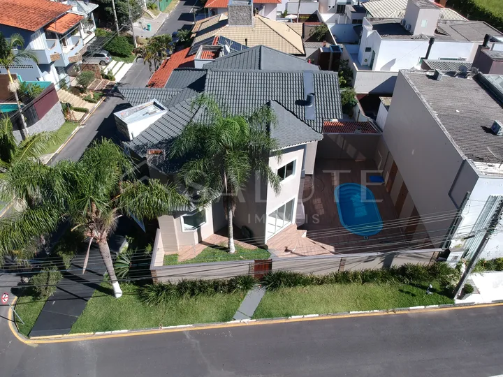 Casa em Condomínio à venda 6 suítes no Ariribá