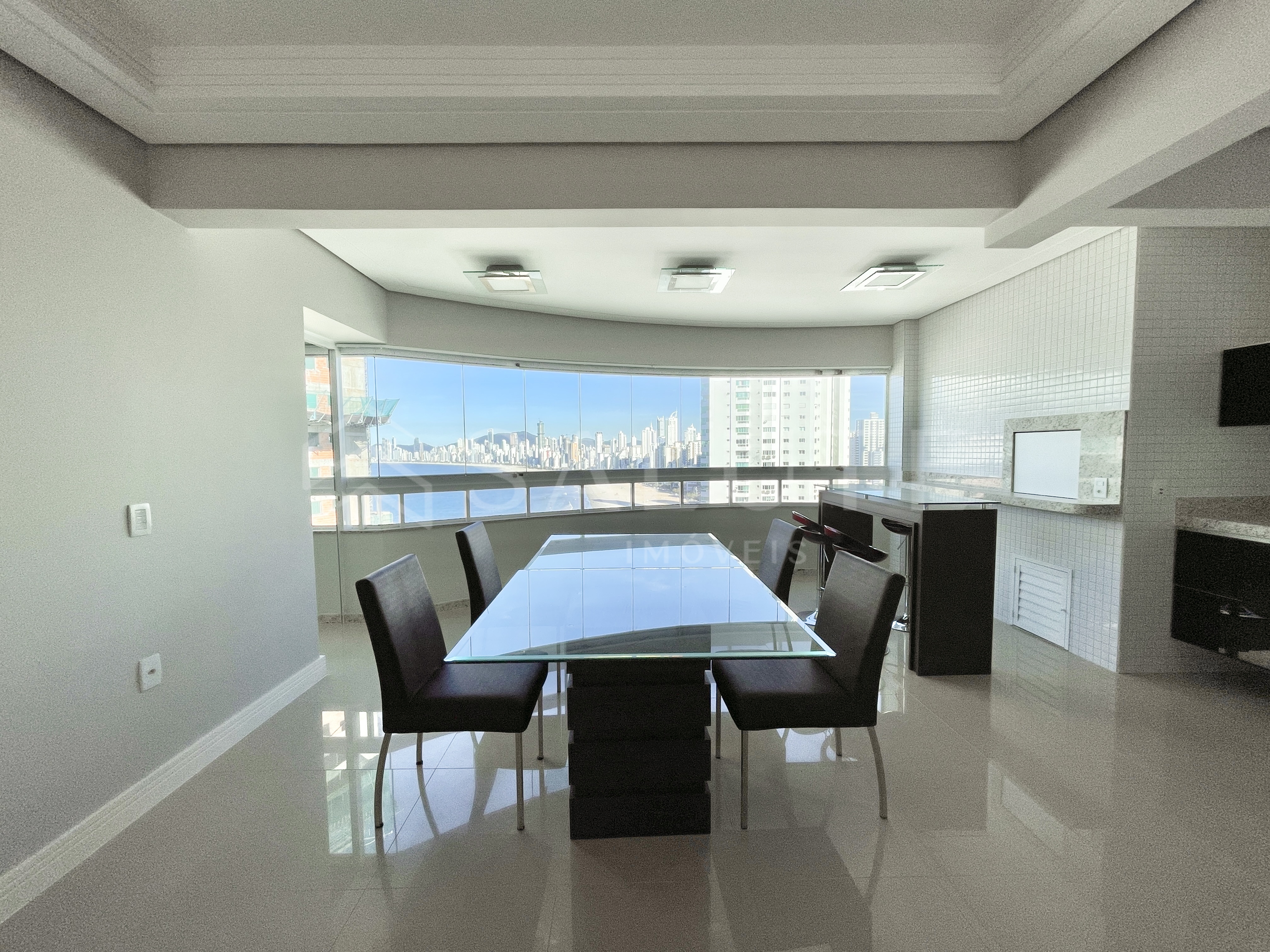 Apartamento à venda 3 suítes no Centro