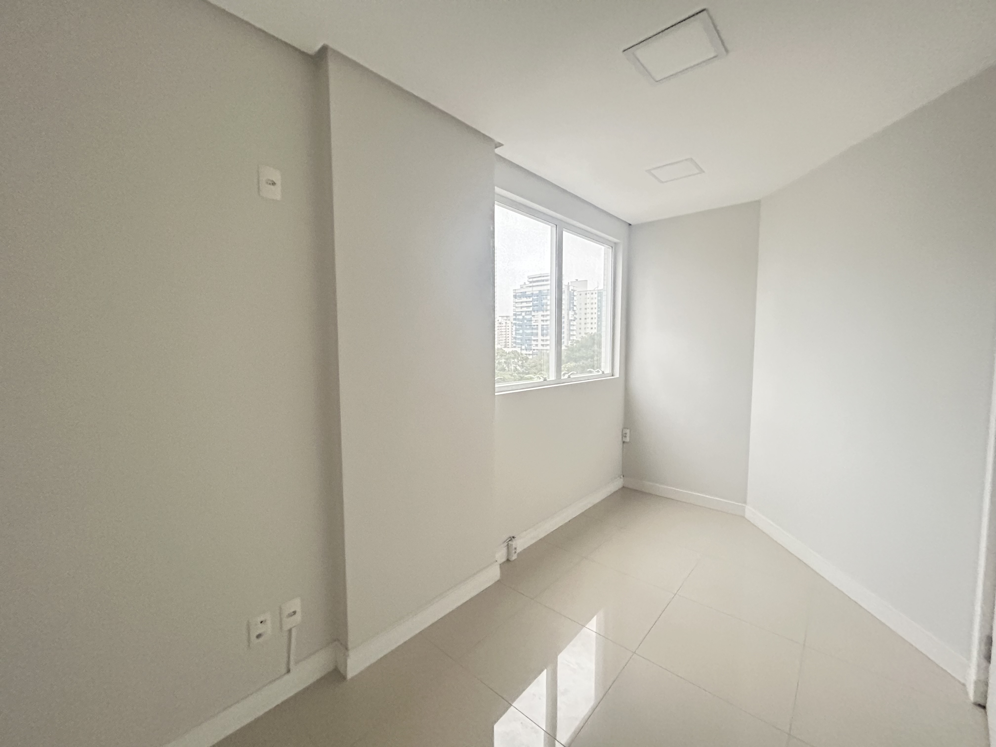 Sala Comercial aluguel anual 43 m² em Balneário Camboriú