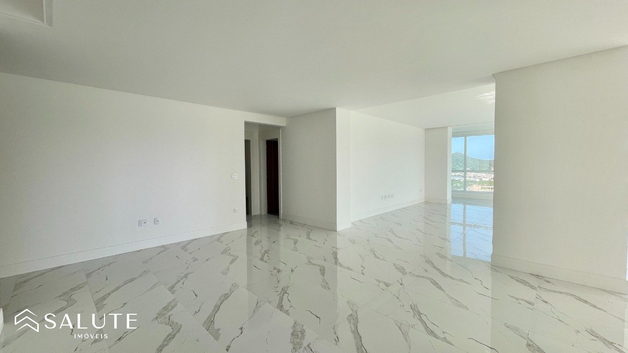Apartamento á venda com 3 suítes na Barra Sul