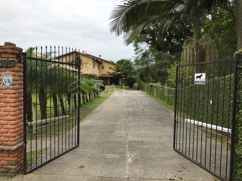 Casa aluguel anual com 5 suítes no São Francisco