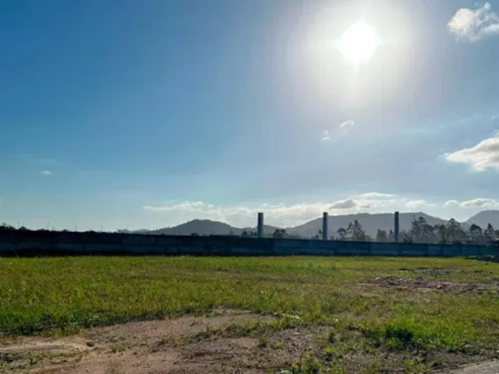 Terreno em Condomínio à venda no Jardim Dourado