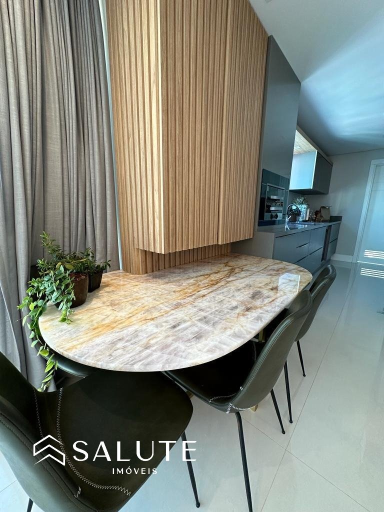 Apartamento à venda 4 dormitórios no Centro