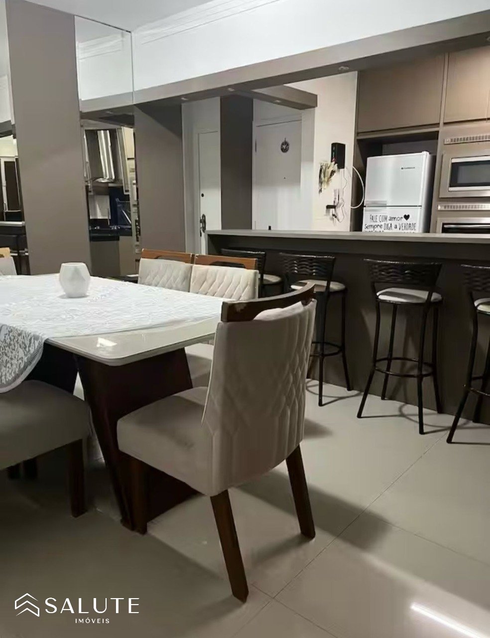 Apartamento locação 2 dormitórios na Barra Sul