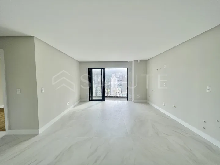 Apartamento à venda 2 dormitórios, 1 suíte na Praia Brava