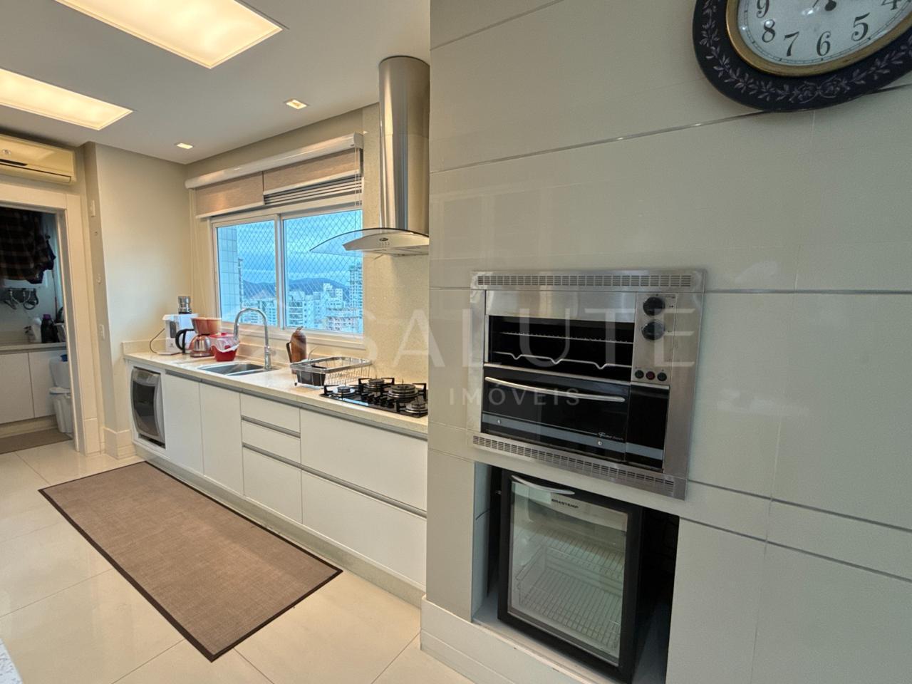 Apartamento à venda com 3 suítes no Centro