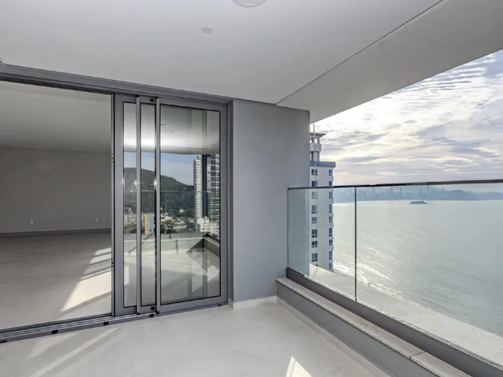 Apartamento à venda 4 suítes na Barra Sul