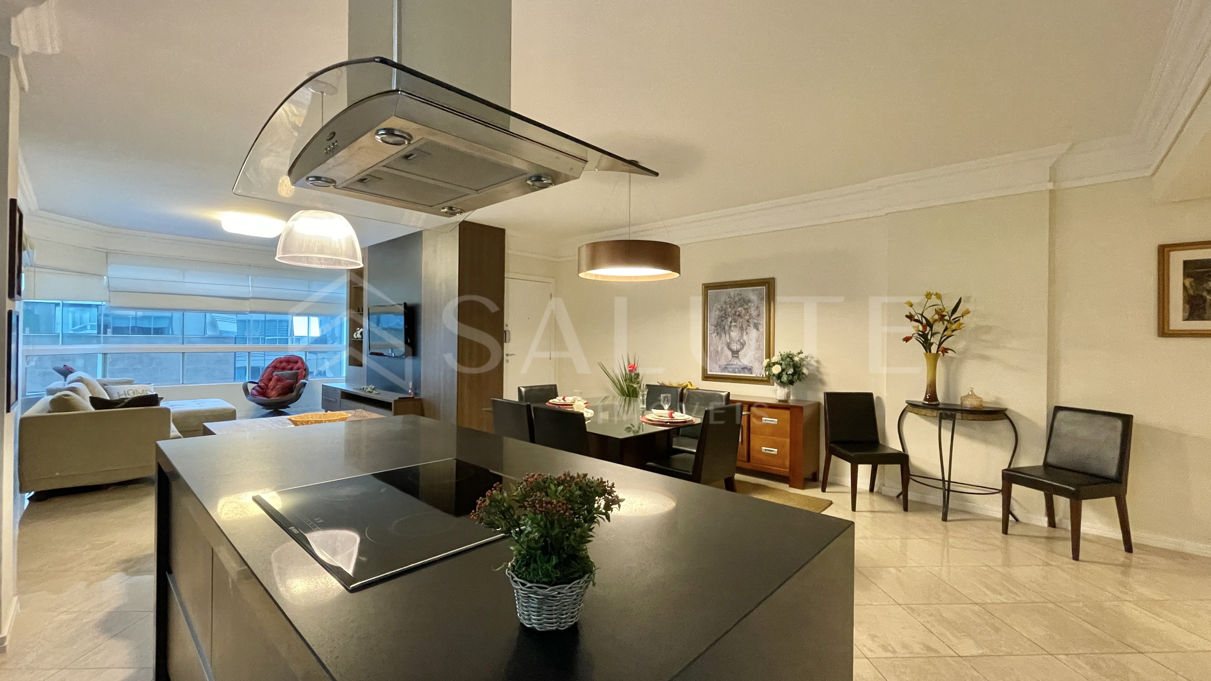 Apartamento á venda com 3 dormitórios Barra Sul.