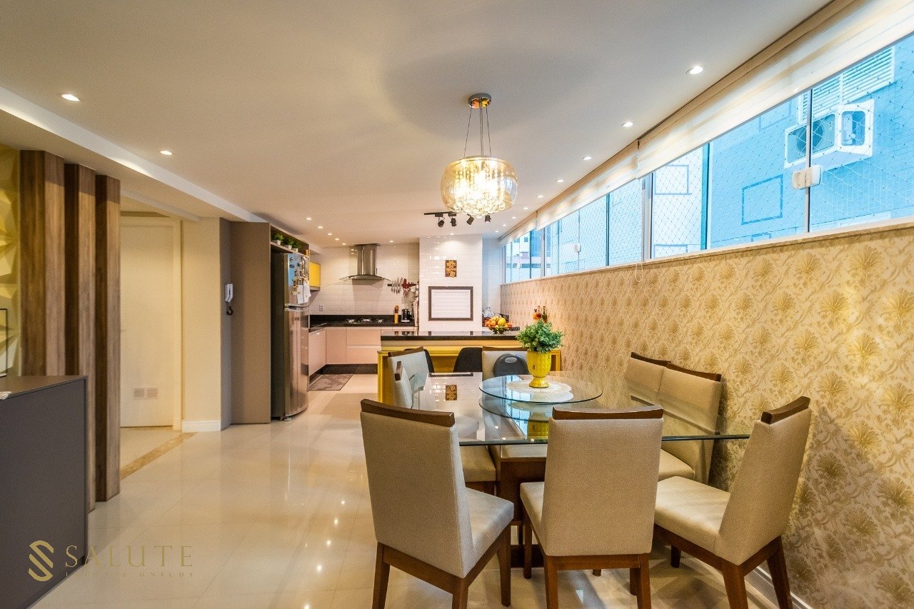 Apartamento 4 dormitórios mobiliado na quadra mar
