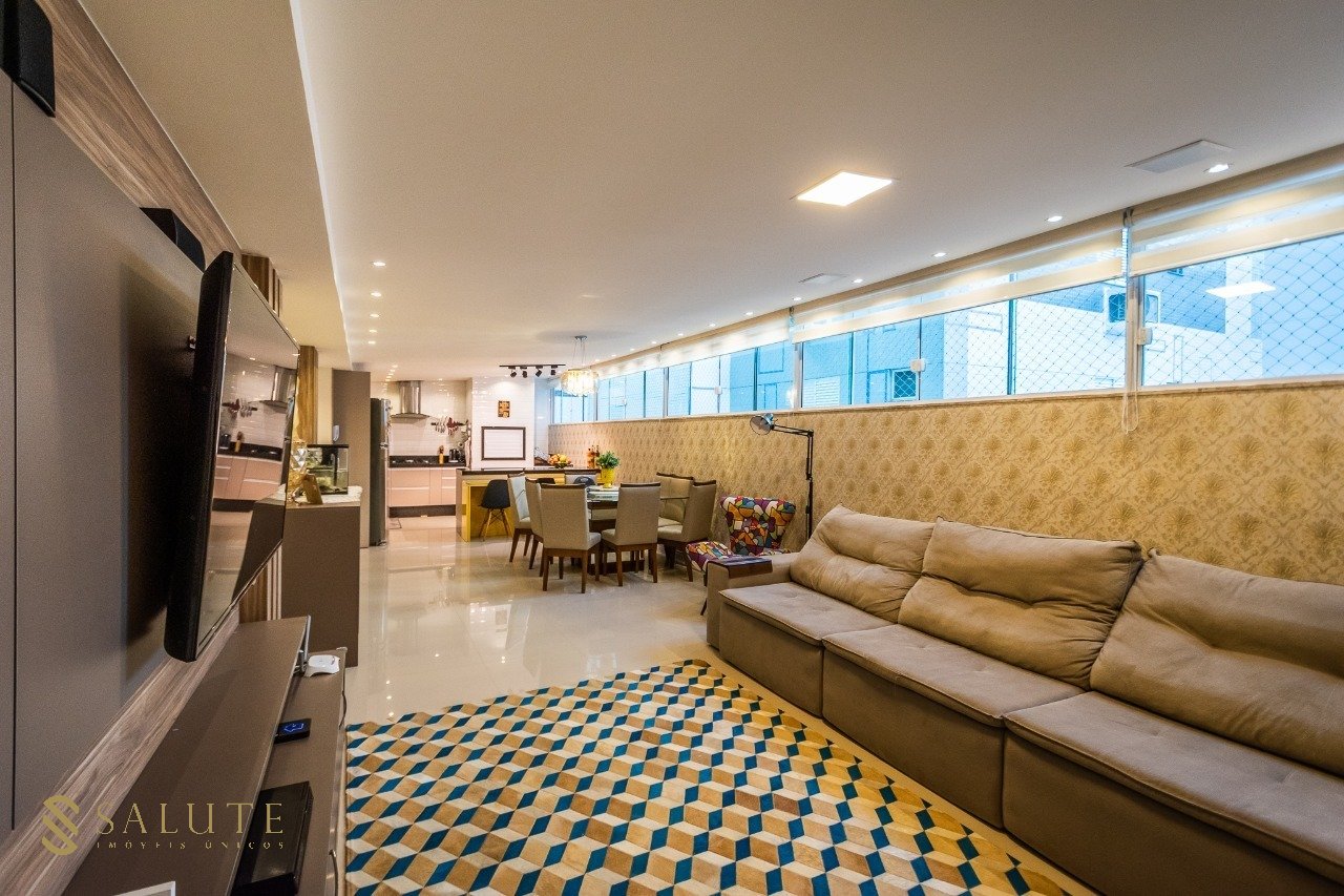 Apartamento 4 dormitórios mobiliado na quadra mar